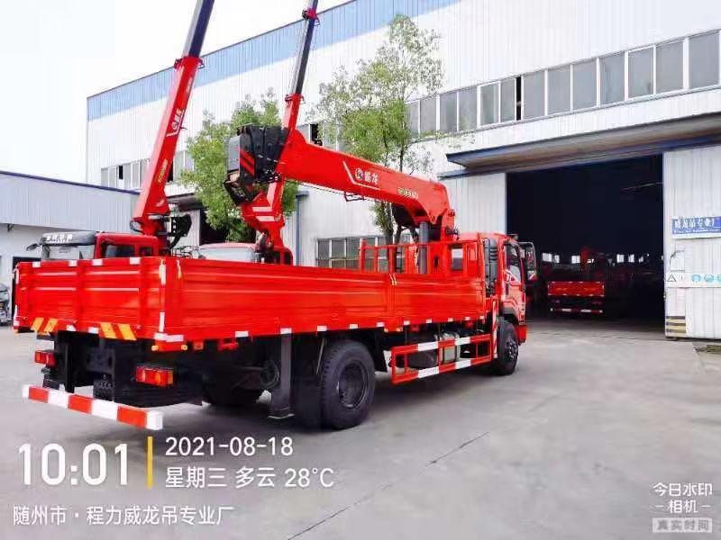 東風暢行D1威龍8噸5節(jié)臂吊機