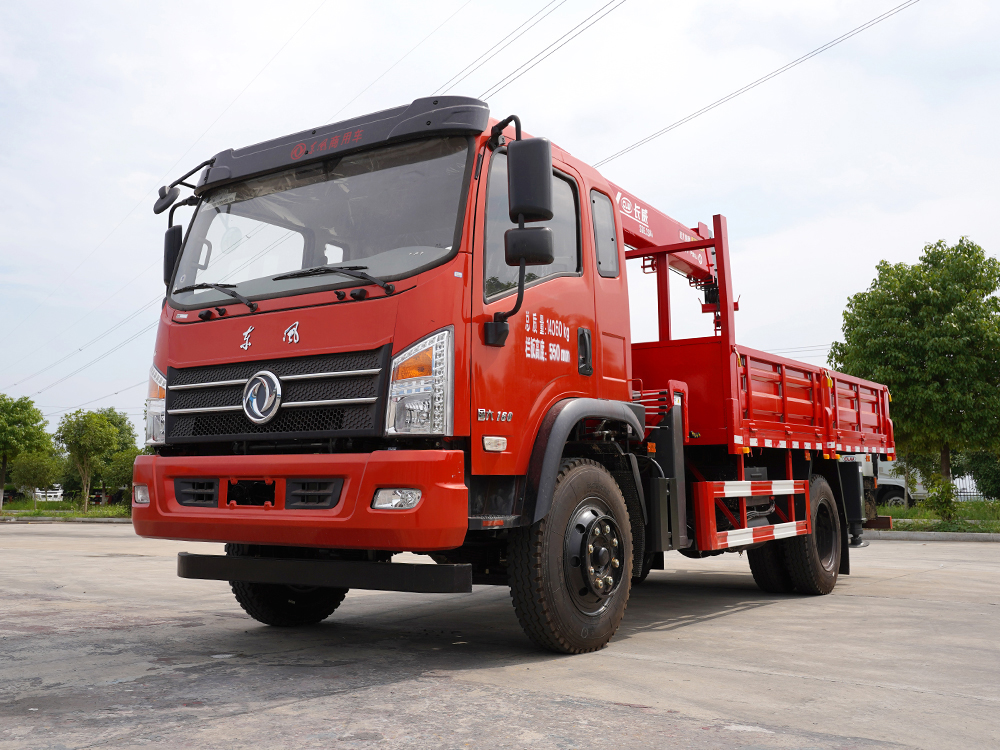 國(guó)六東風(fēng)單橋長(zhǎng)威6.3噸四節(jié)直臂吊機(jī)隨車(chē)吊