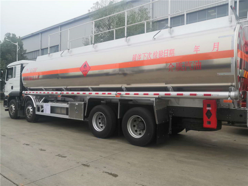 國(guó)六30.4方鋁合金油罐車(chē)-31方油罐車(chē)可裝26噸