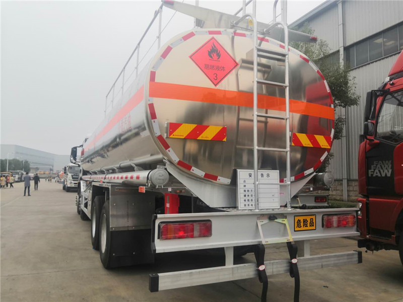 國(guó)六30.4方鋁合金油罐車(chē)-31方油罐車(chē)可裝26噸